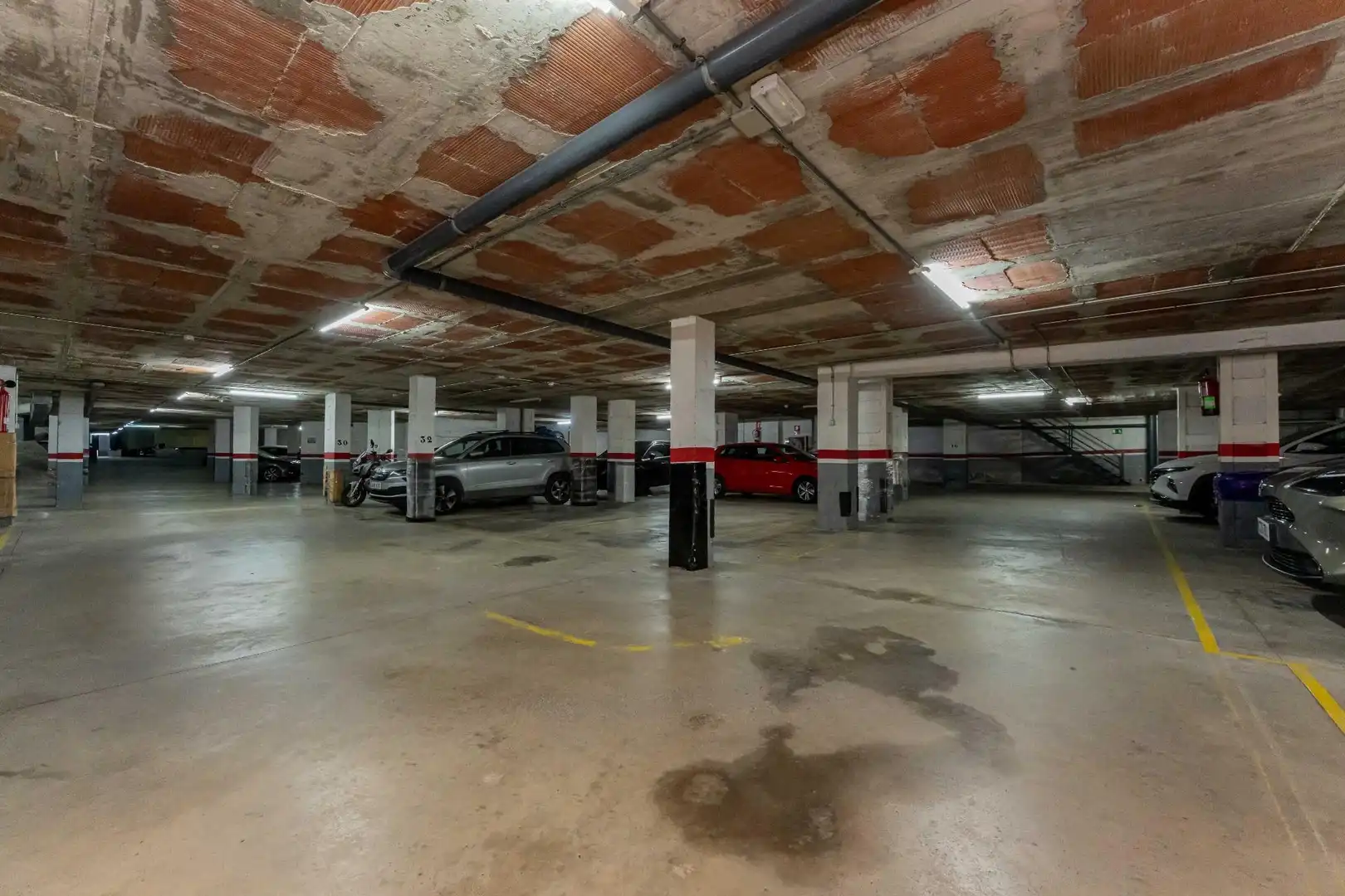 Parkplatz von Wohnung zum Verkauf in Gavà mit Klimaanlage, Heizung und Parkett