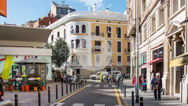 Vista exterior de Local de lloguer en Barcelona