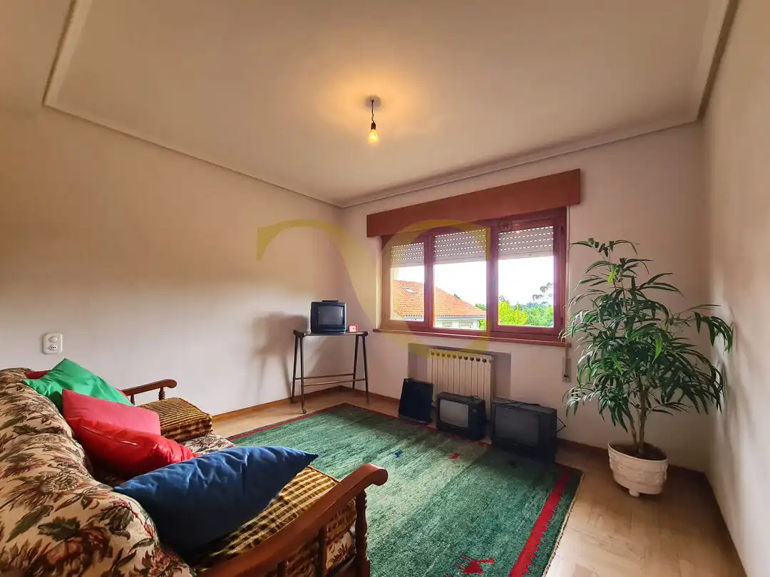 Sala d'estar de Casa o xalet en venda en Cudillero amb Calefacció, Jardí privat i Moblat