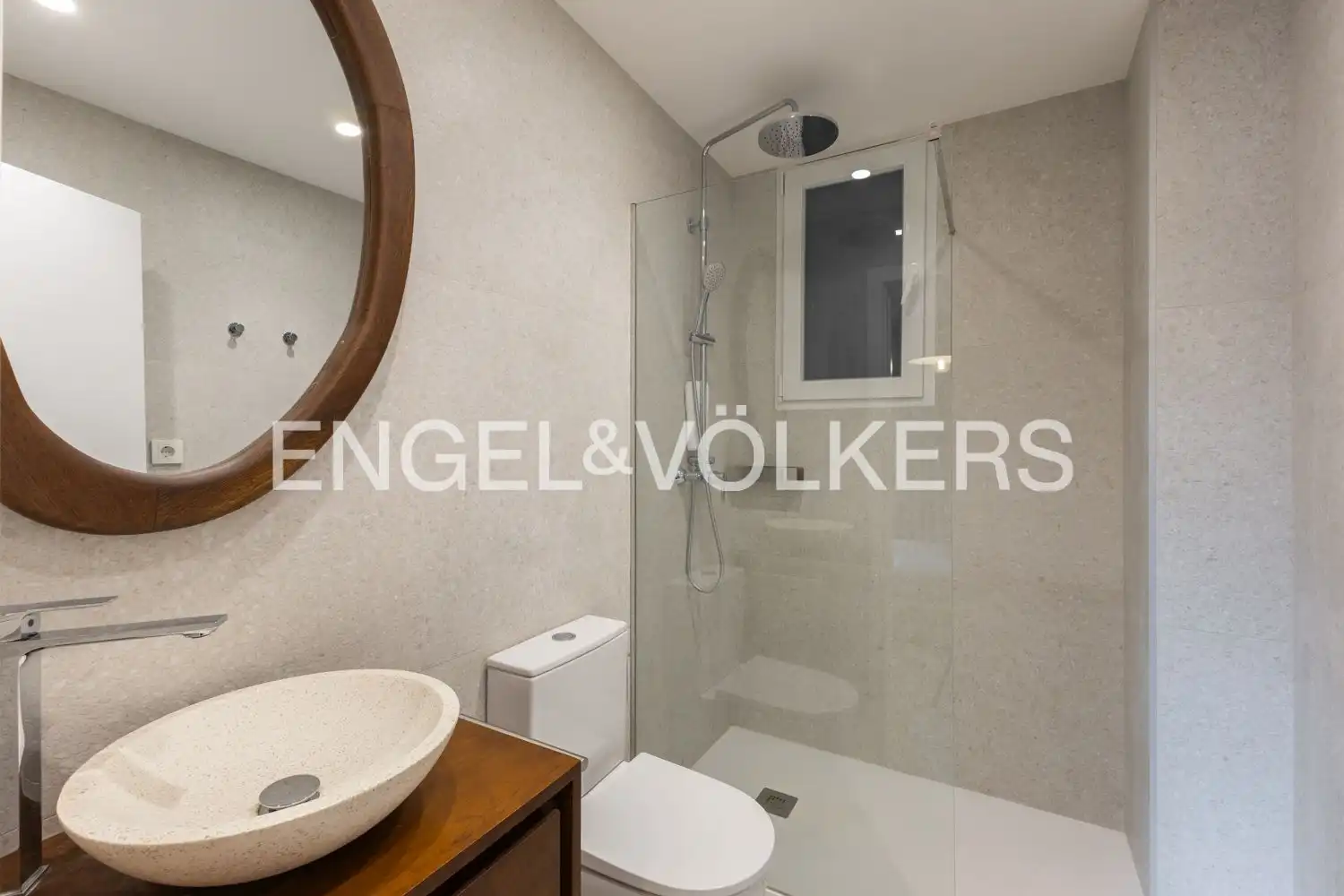 Baño de Piso en venta en Valencia con Aire acondicionado, Calefacción y Jardín privado