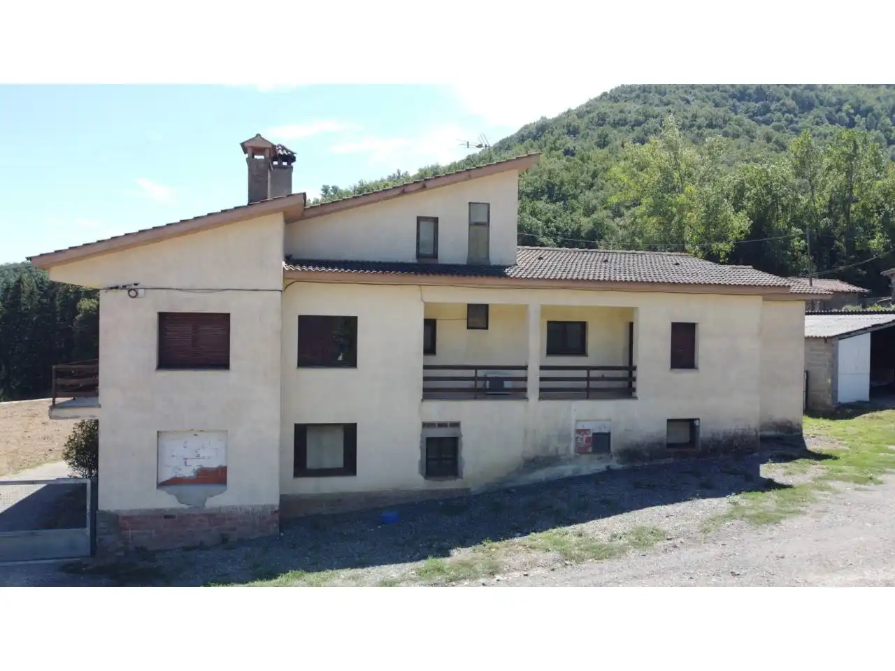 Vista exterior de Finca rústica en venda en La Vall d'en Bas amb Calefacció, Jardí privat i Terrassa