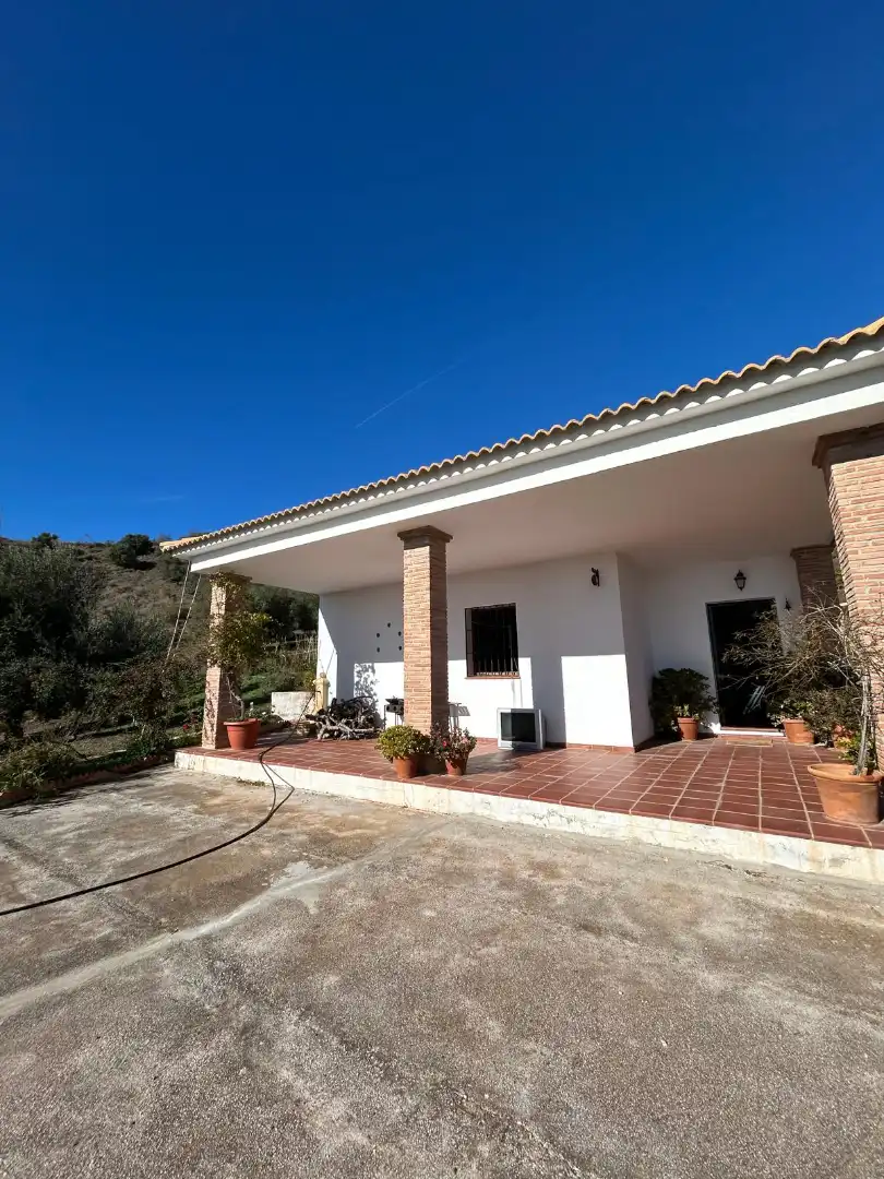Vista exterior de Finca rústica en venda en Macharaviaya amb Terrassa, Traster i Piscina