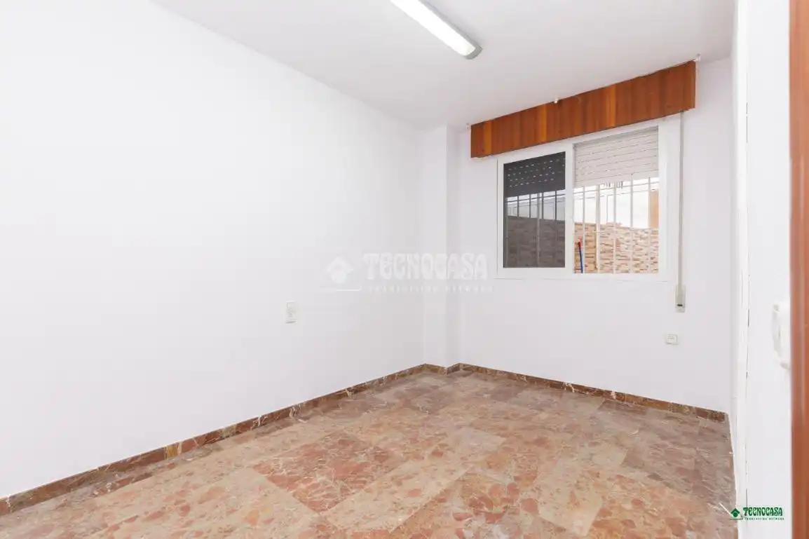 Dormitori de Pis en venda en Almería amb Aire condicionat i Balcó