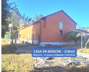 Vista exterior de Finca rústica en venda en Moeche amb Jardí privat, Traster i Moblat
