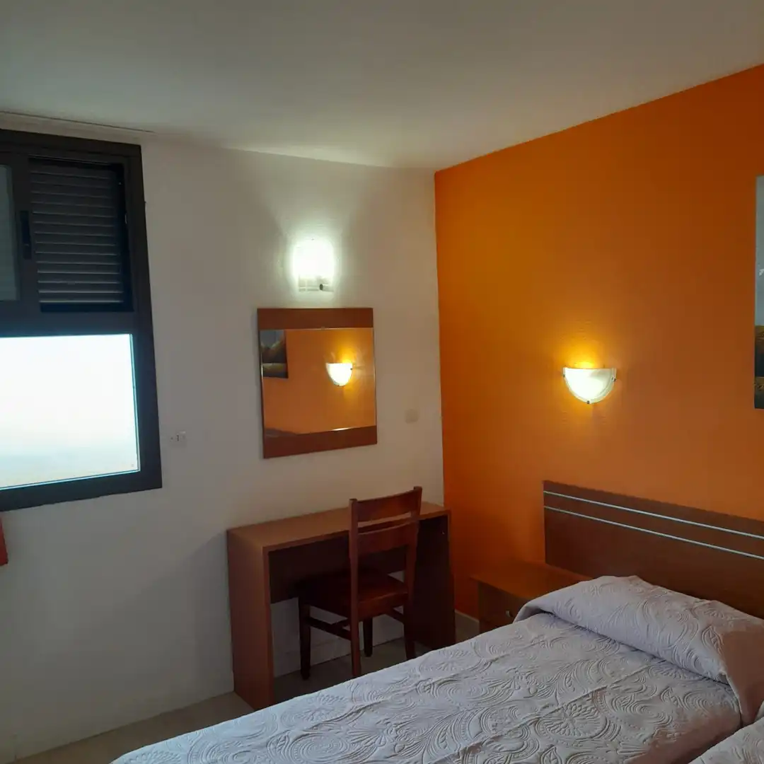 Habitación de Apartamento de alquiler en Adeje con Amueblado, Lavadora y TV