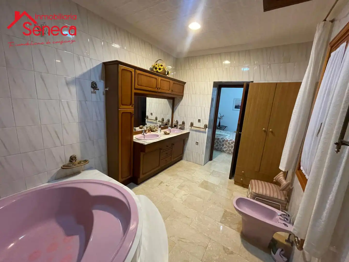 Bathroom of Detached homes for sale in El Carpio  with Air Conditioner, Heating and Furnished