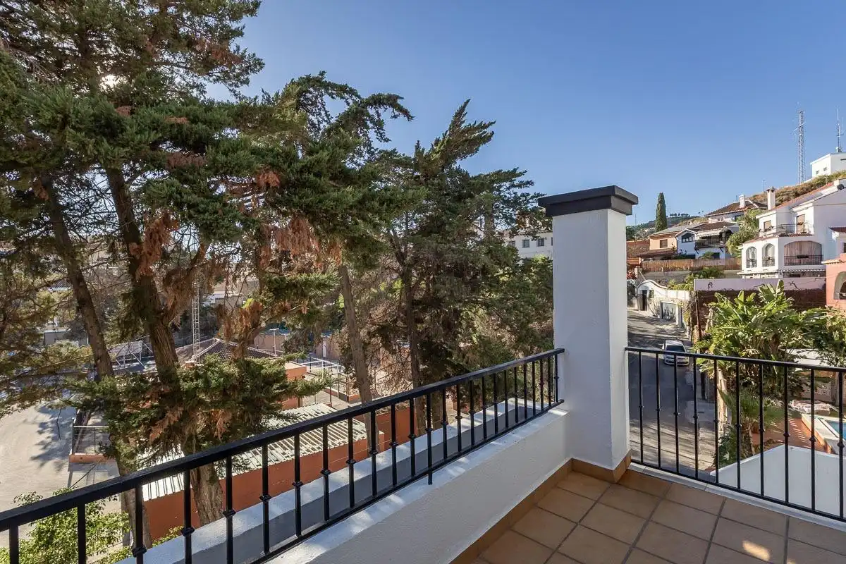 Vista exterior de Casa adosada en venta en Motril con Terraza y Alarma