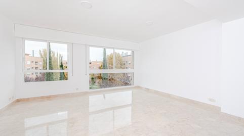 Foto 2 de Piso de alquiler en El Algabeño, 27, Conde Orgaz - Piovera, Madrid