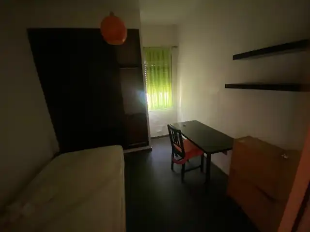 Habitación de Piso de alquiler en Sevilla con Aire acondicionado, Amueblado y Lavadora