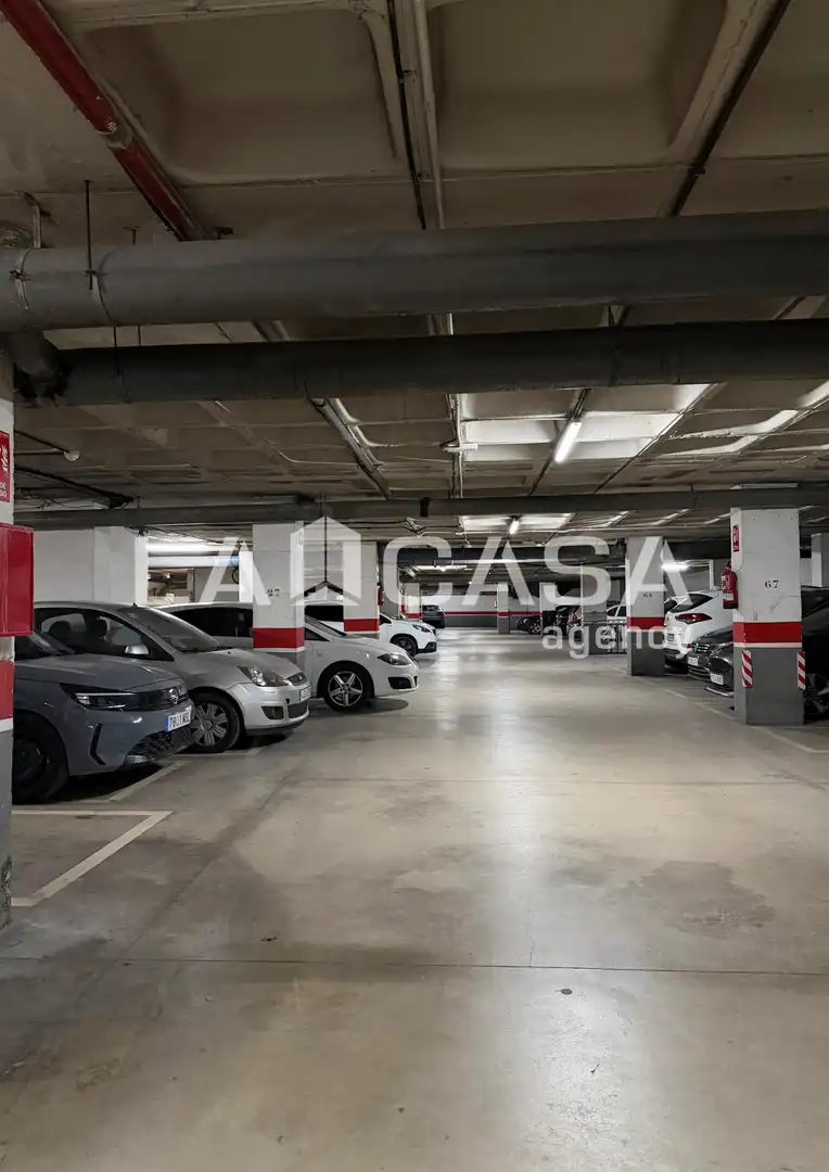 Aparcament de Pis en venda en Badalona amb Calefacció, Traster i Balcó