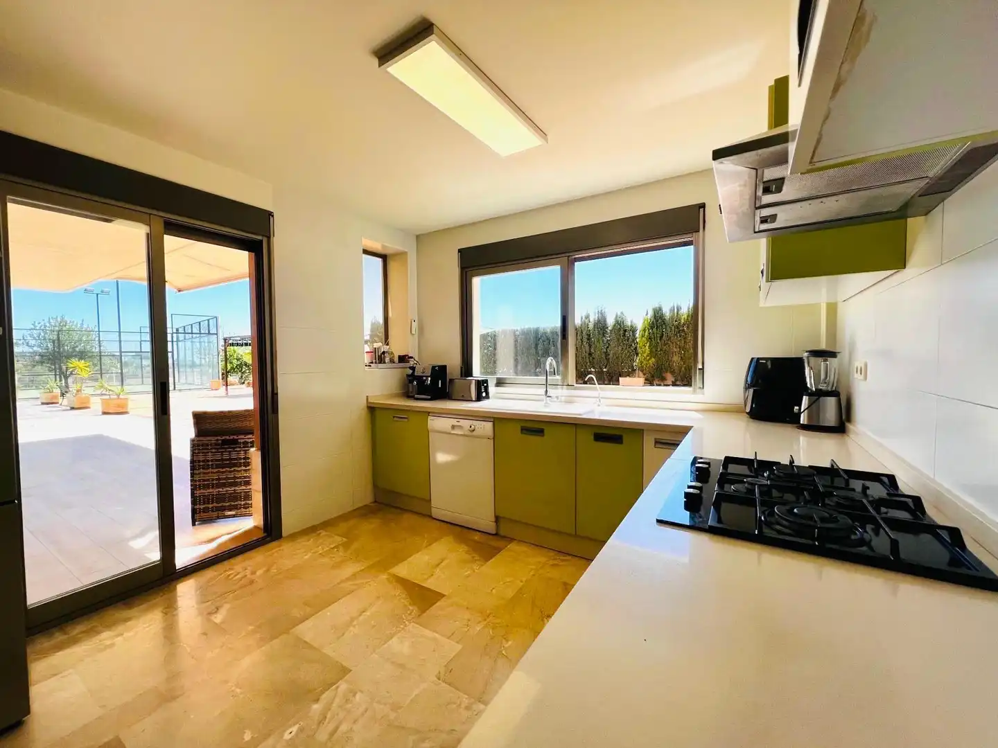 Cuina de Casa o xalet en venda en Elche / Elx amb Aire condicionat, Calefacció i Jardí privat