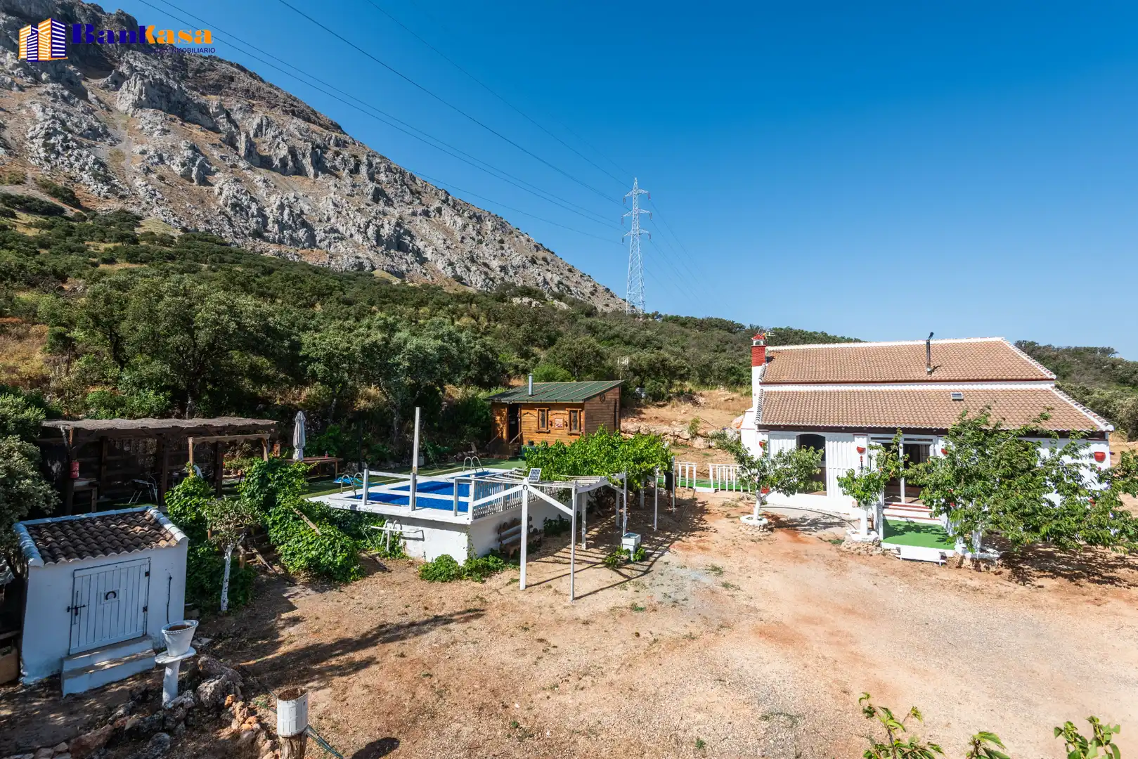 Vista exterior de Finca rústica en venta en Antequera con Jardín privado, Piscina y Amueblado