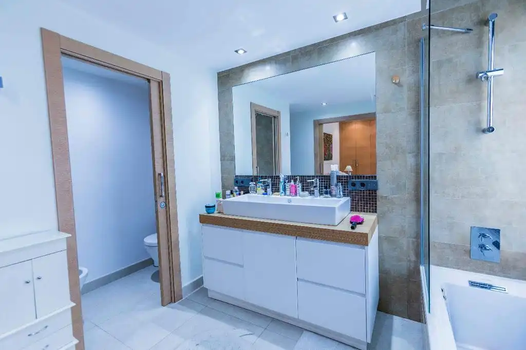 Bany de Apartament en venda en Eivissa amb Aire condicionat, Calefacció i Jardí privat