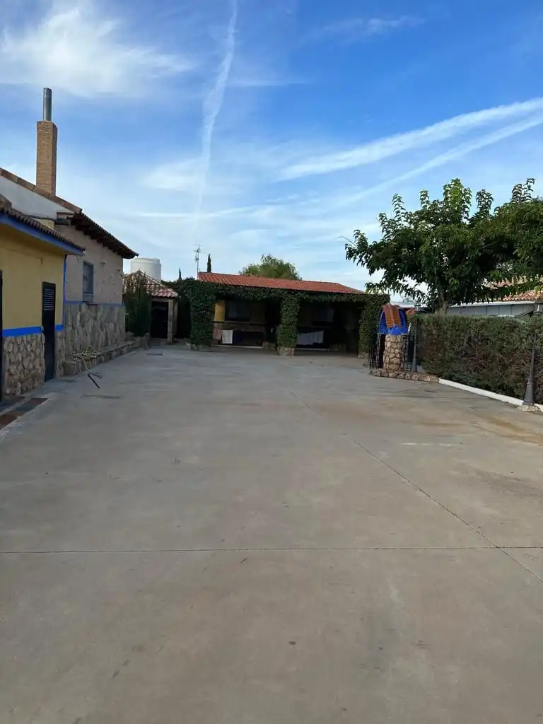 Vista exterior de Finca rústica en venta en Tomelloso con Aire acondicionado, Jardín privado y Terraza