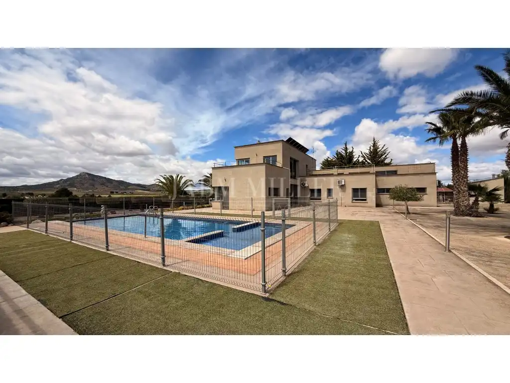 Piscina de Casa o xalet en venda en Yecla amb Aire condicionat, Calefacció i Jardí privat