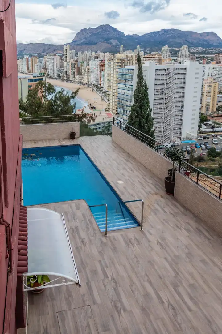 Piscina de Apartament en venda en Benidorm amb Terrassa, Traster i Piscina comunitària
