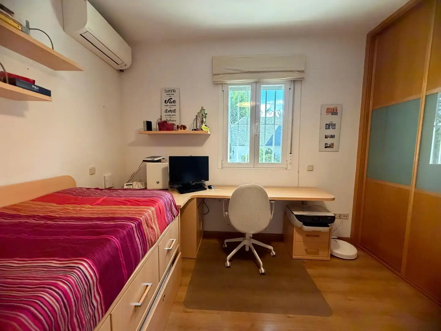 Dormitori de Casa o xalet en venda en Madrid amb Aire condicionat, Calefacció i Jardí privat