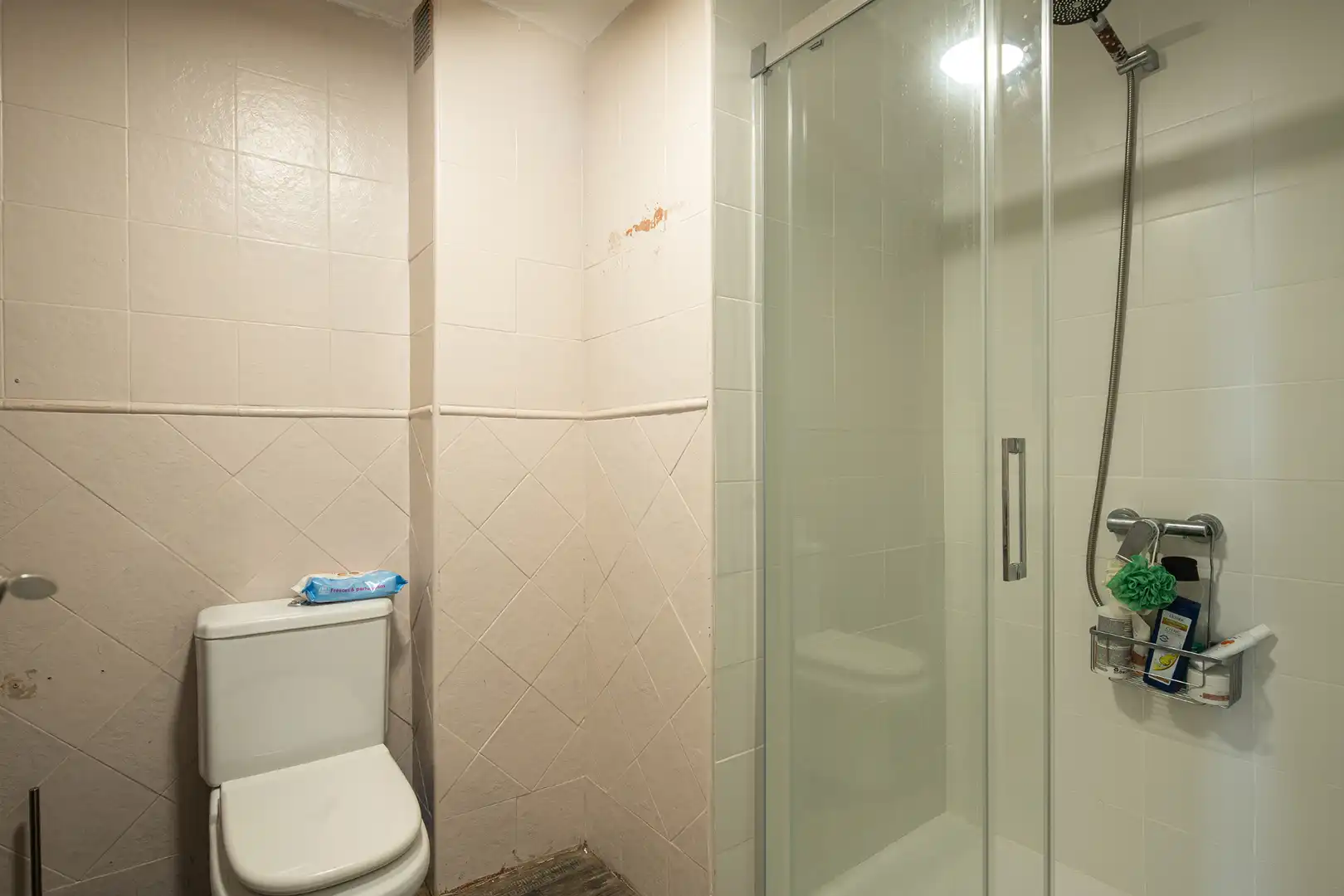 Bathroom of Flat for sale in Granada  with Air Conditioner, Parquet flooring and Terrace