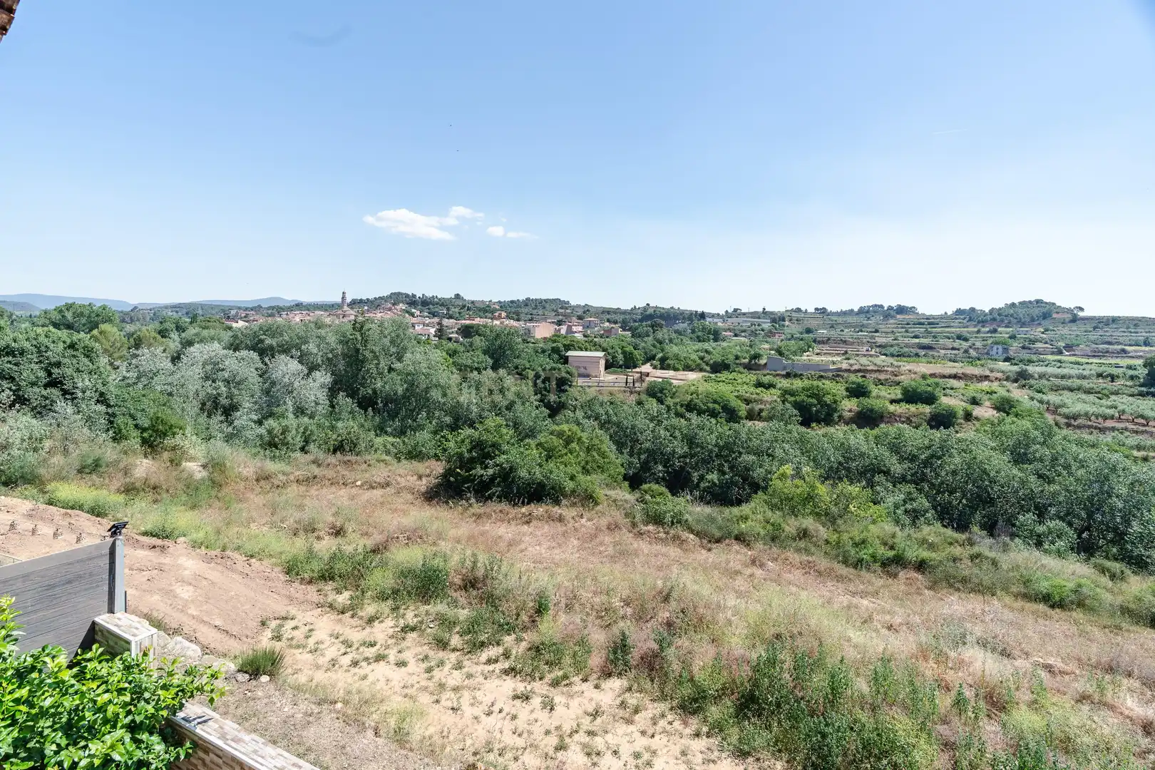 Einfamilien-Reihenhaus zum Verkauf in Vila-rodona mit Privatgarten und Ofen