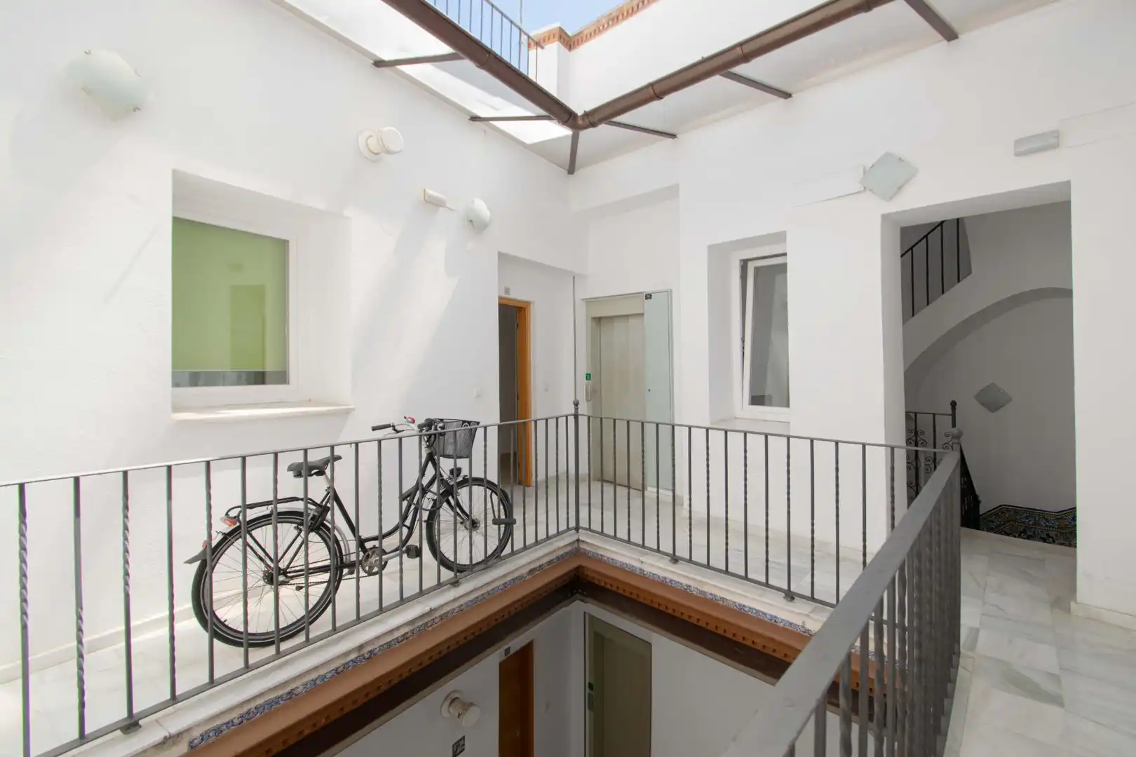 Dachboden zum Verkauf in Sevilla mit Klimaanlage, Terrasse und Balkon