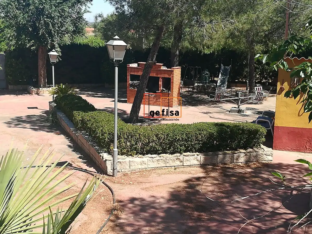 Chalet con piscina en venta en Valdepeñas