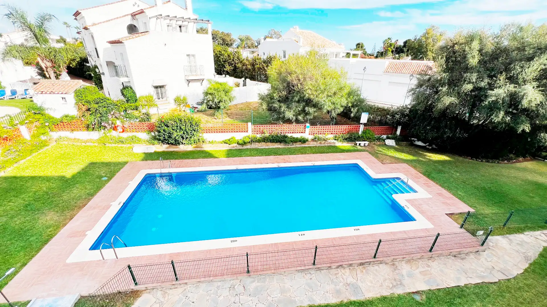 Piscina de Apartament en venda en Estepona amb Terrassa i Piscina comunitària