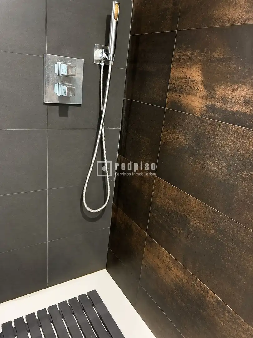 Baño de Piso en venta en Madrid con Aire acondicionado, Calefacción y Jardín privado