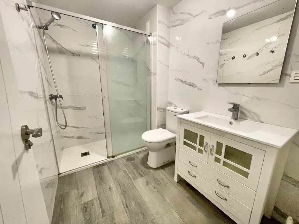 Baño de Piso en venta en Vélez-Málaga con Aire acondicionado y Terraza