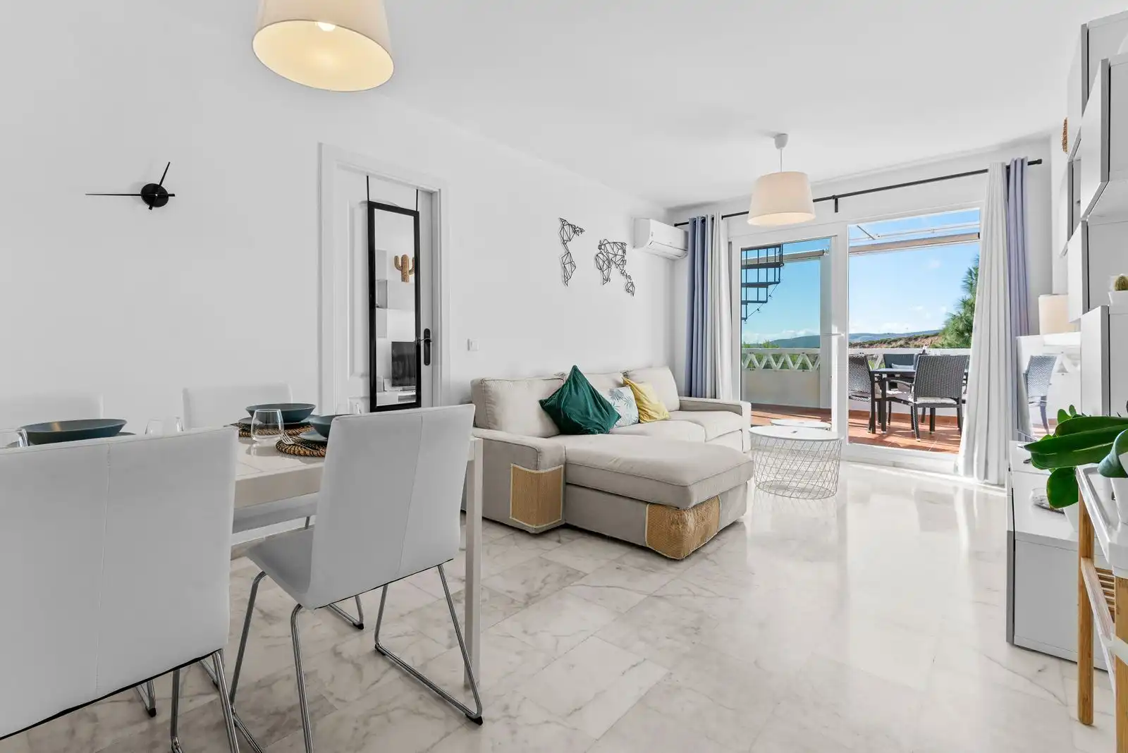Penthouse with pool for sale in Casares pueblo