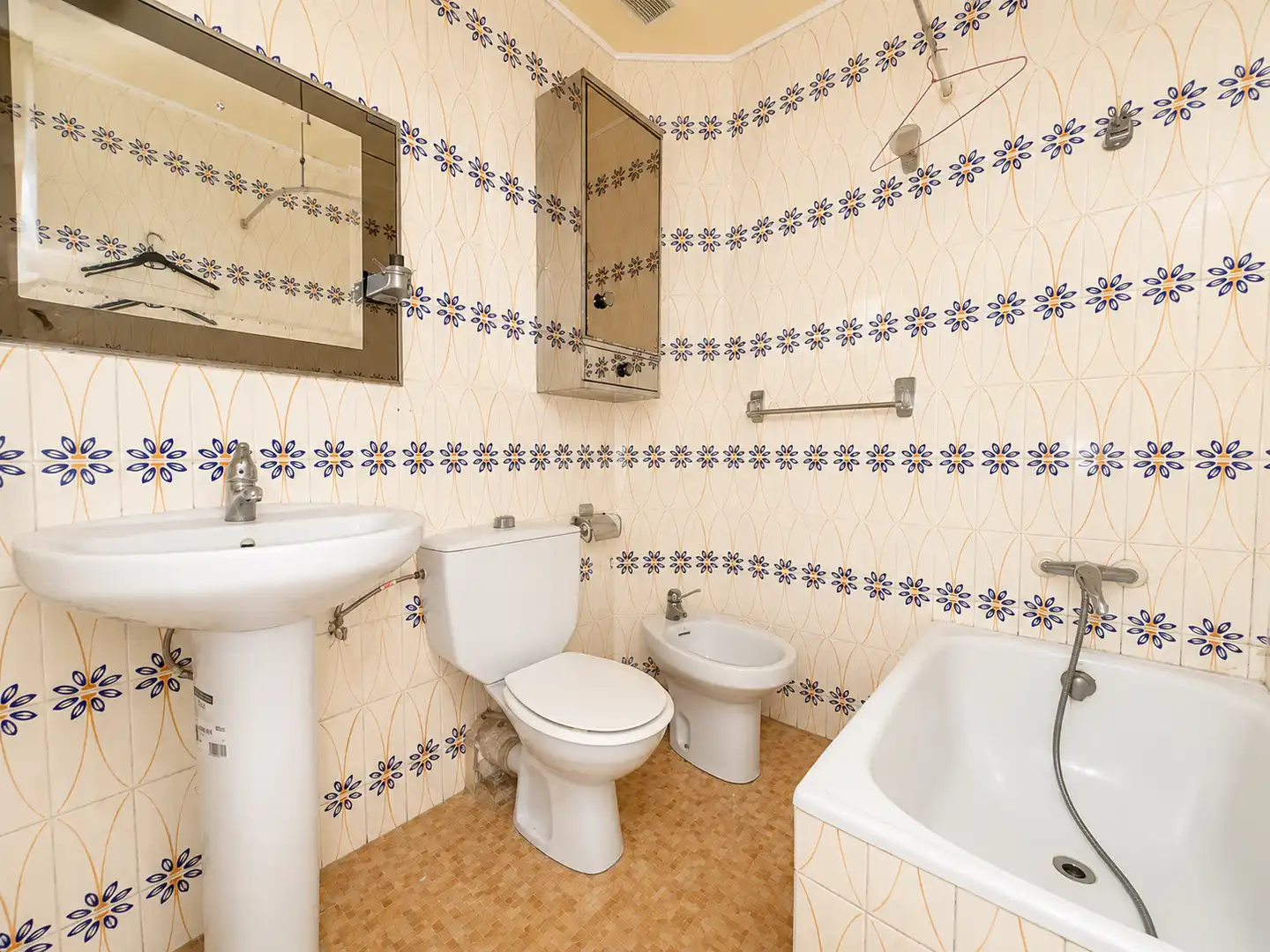 Baño de Piso en venta en Esplugues de Llobregat con Trastero y Balcón