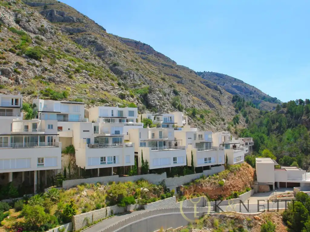 House with pool for sale in Calle Peñas Rojas-S.A. Ii