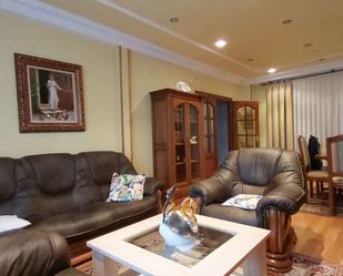 Sala d'estar de Casa adosada en venda en Belorado amb Calefacció, Jardí privat i Terrassa