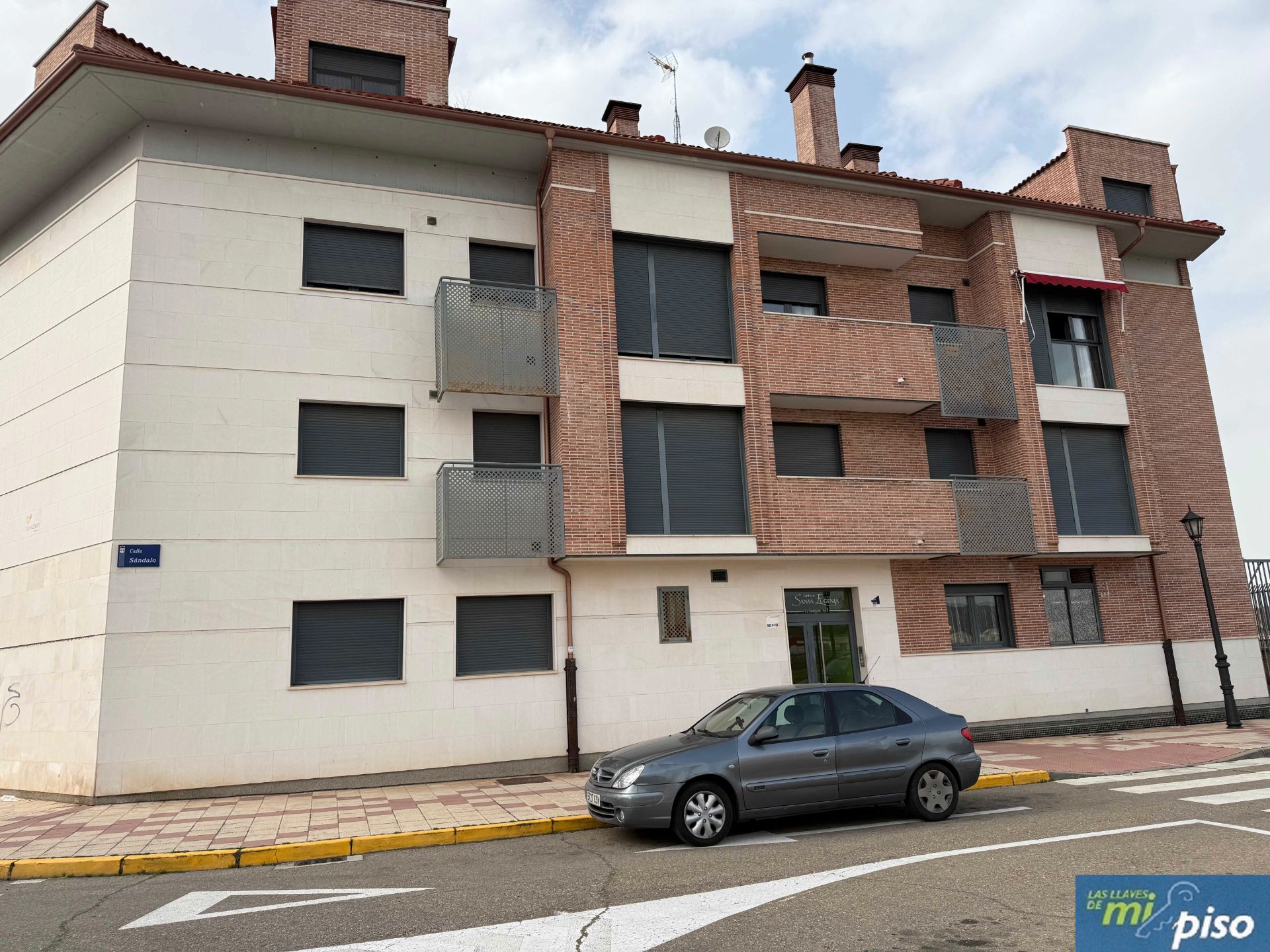 Außenansicht von Wohnung zum Verkauf in Santovenia de Pisuerga mit Heizung, Abstellraum und Balkon