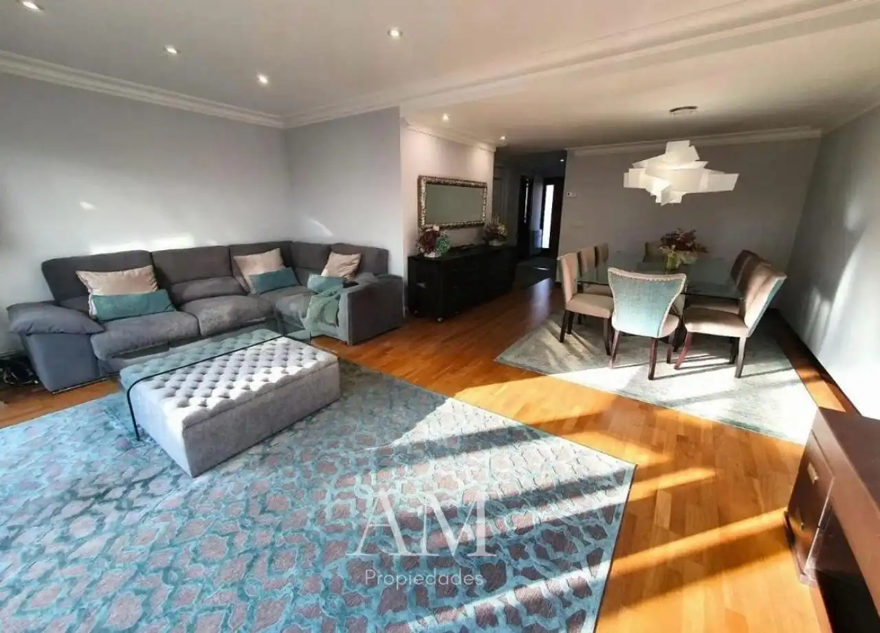 Sala d'estar de Casa o xalet en venda en Vigo  amb Calefacció, Jardí privat i Terrassa