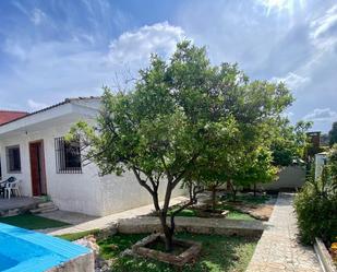 Exterior view of House or chalet for sale in Paterna  with Private garden, Terrace and Storage room