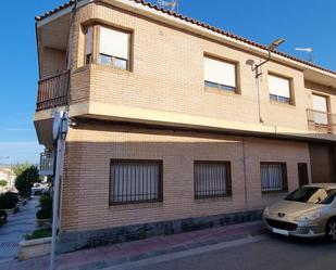 Vista exterior de Casa adosada en venda en Épila amb Calefacció, Terrassa i Traster