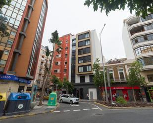 Exterior view of Duplex for sale in Las Palmas de Gran Canaria  with Storage room, Furnished and Oven