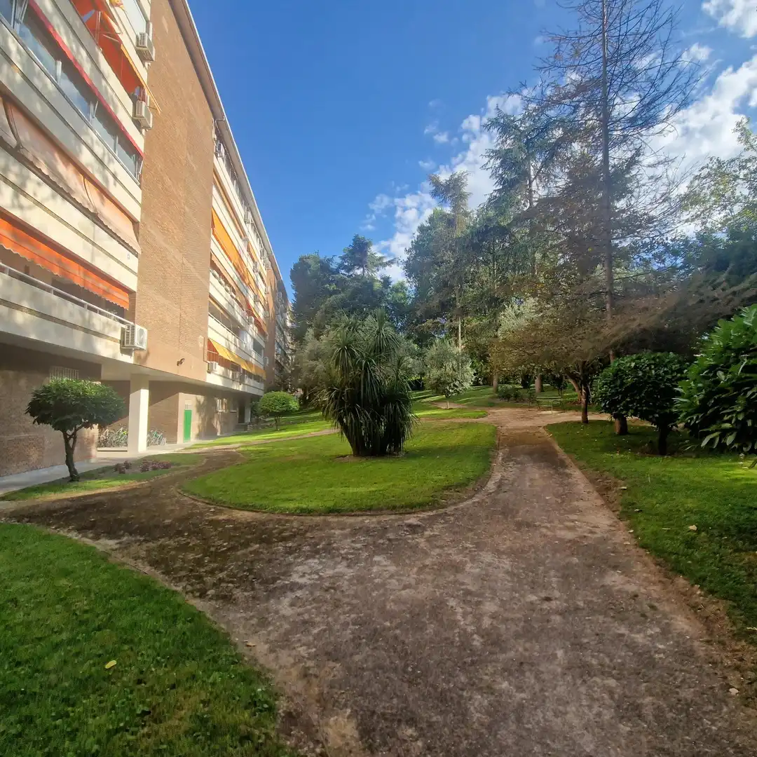 Parking of Flat for sale in Madrid  with Air Conditioner, Heating and Private garden
