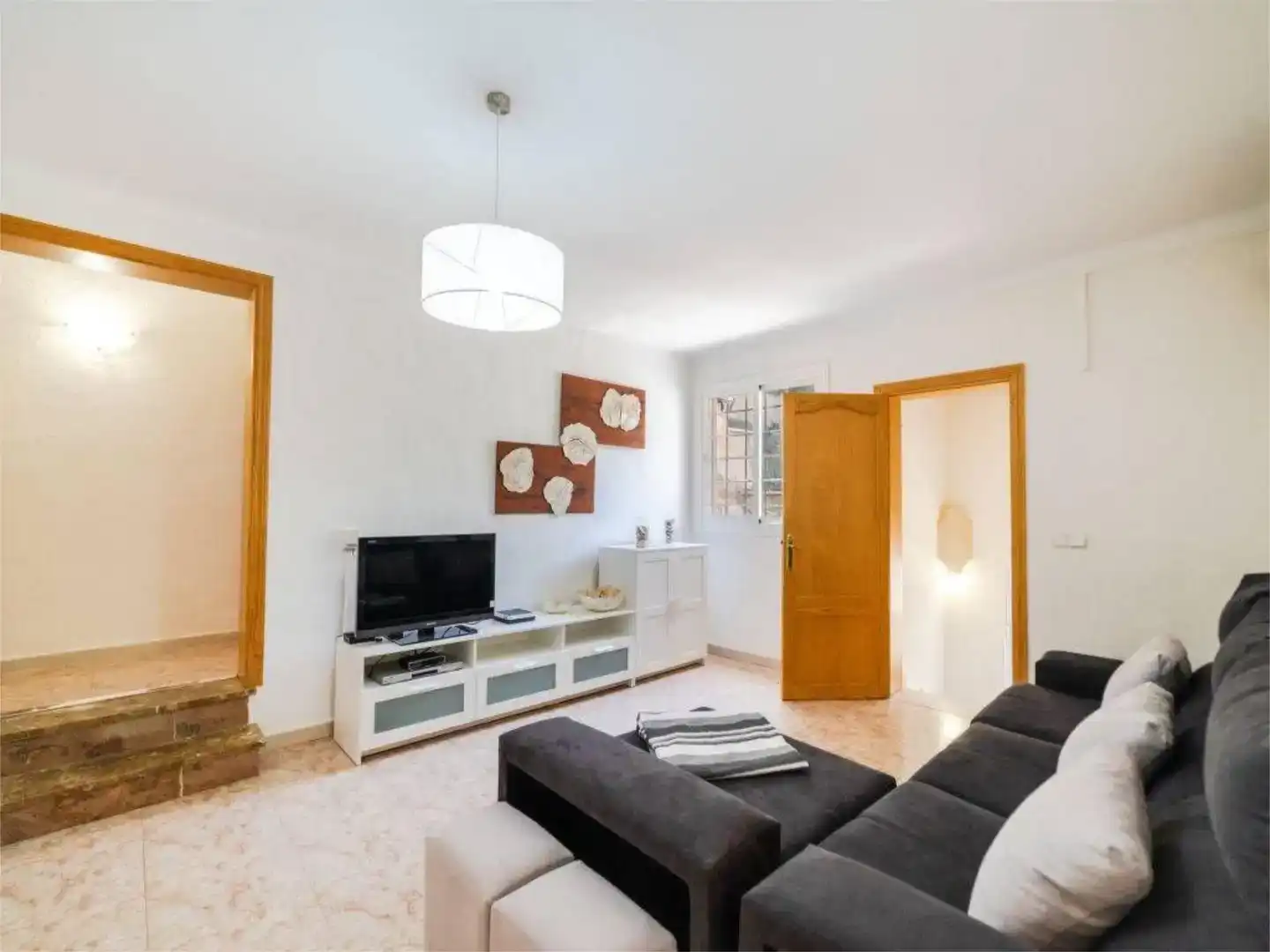 Sala d'estar de Casa adosada de lloguer en Santanyí amb Aire condicionat, Jardí privat i Moblat