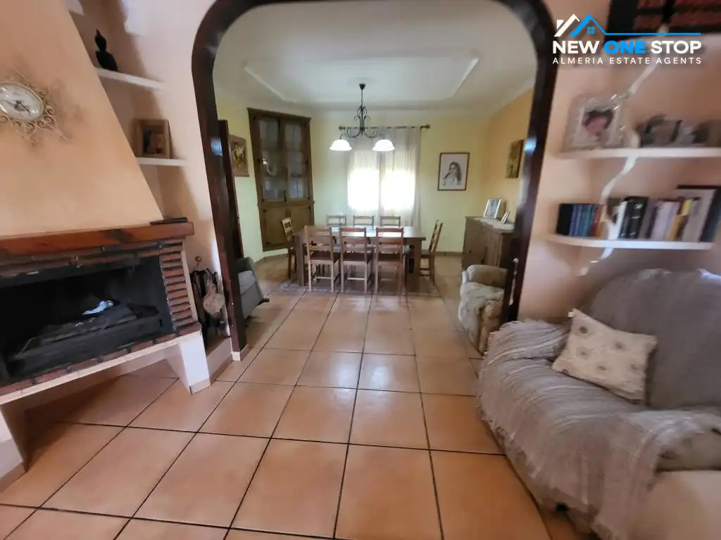 Menjador de Casa adosada en venda en Cuevas del Almanzora amb Aire condicionat, Calefacció i Jardí privat