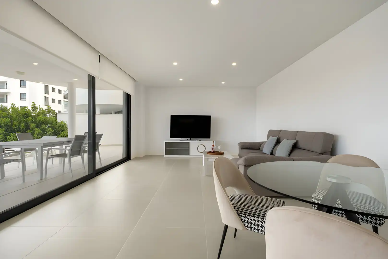 Sala d'estar de Planta baixa en venda en Fuengirola amb Aire condicionat, Calefacció i Jardí privat