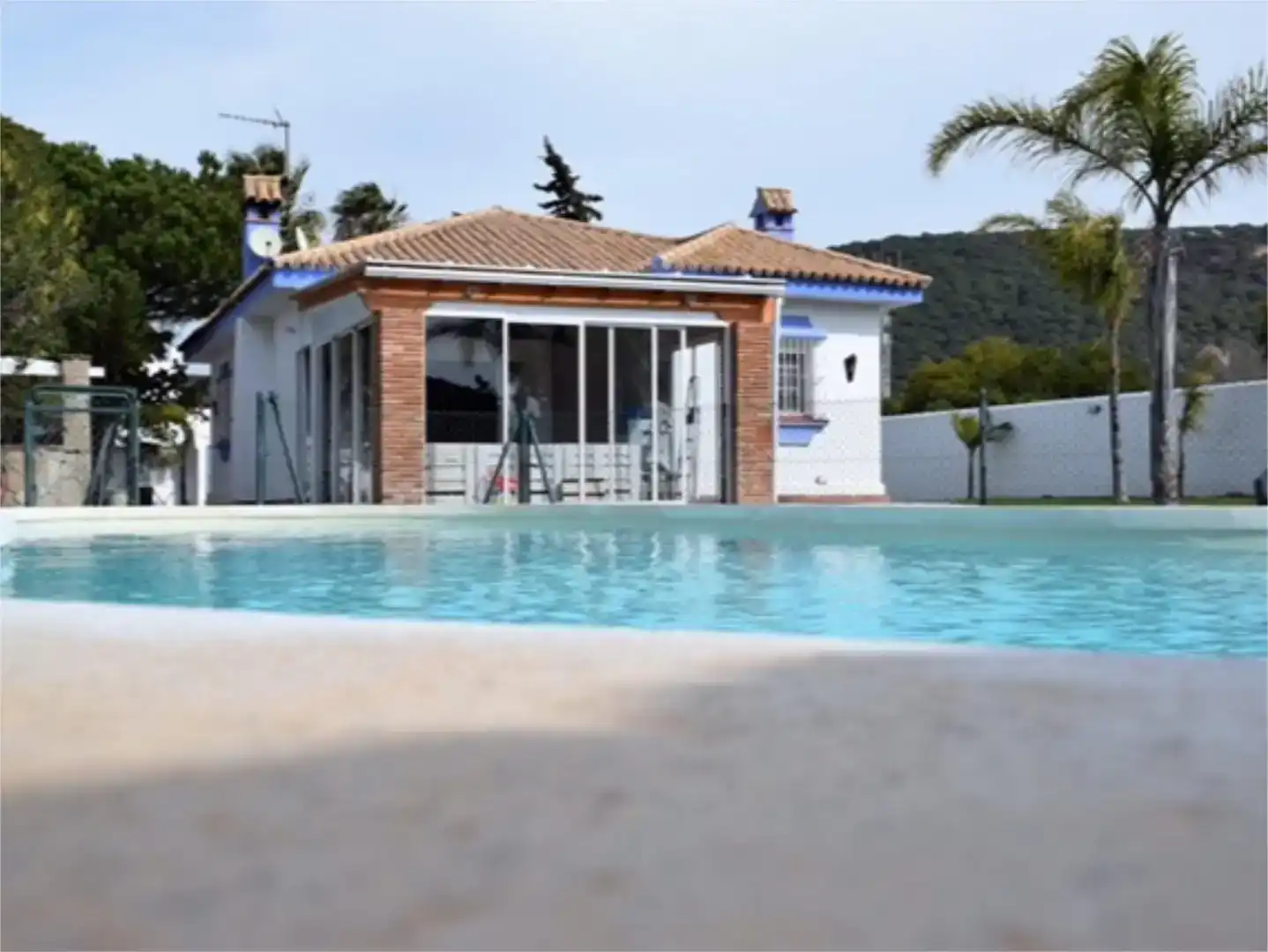 Vista exterior de Casa o xalet de lloguer en Barbate amb Jardí privat, Traster i Piscina