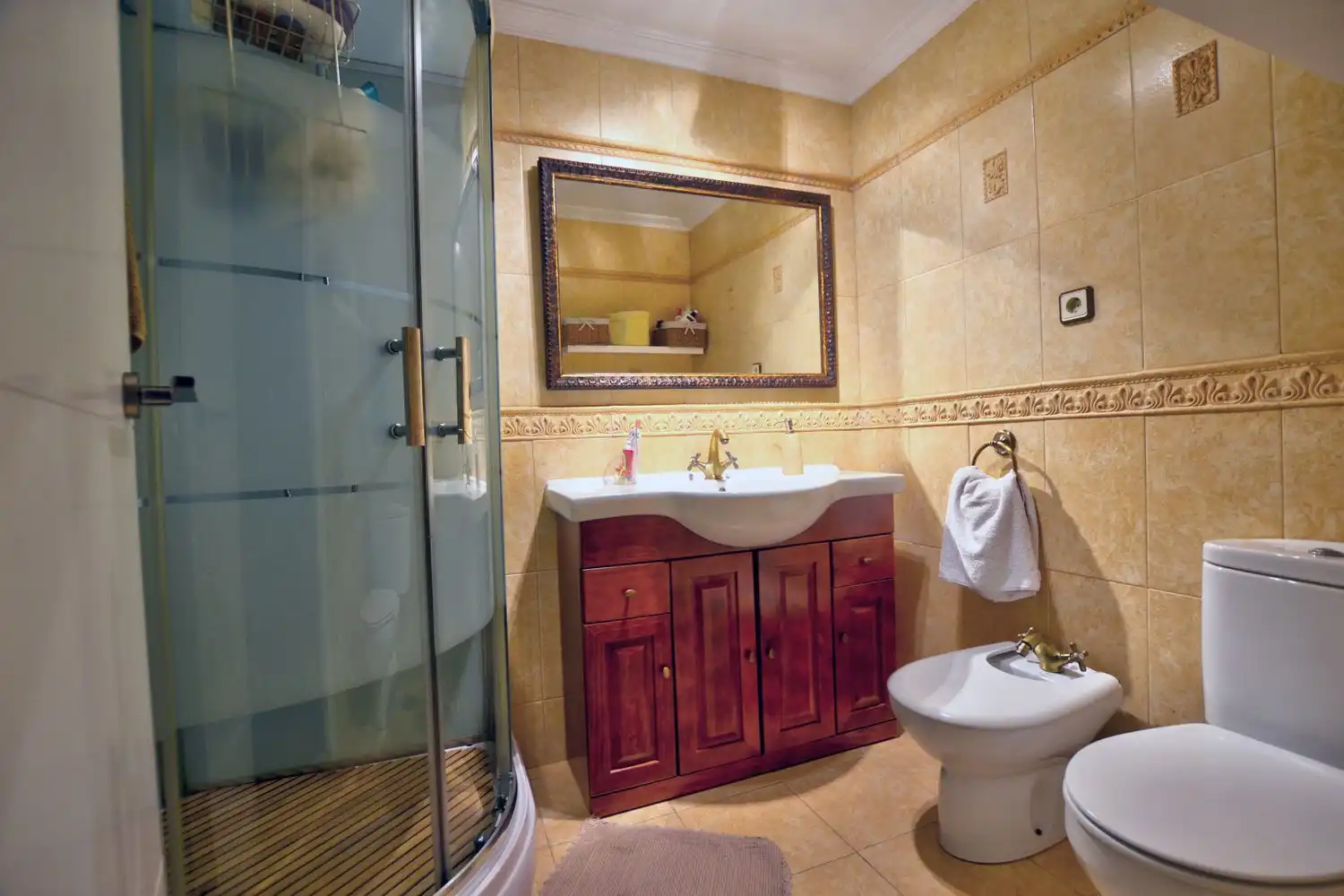 Baño de Casa o chalet en venta en Avilés con Calefacción, Terraza y Trastero
