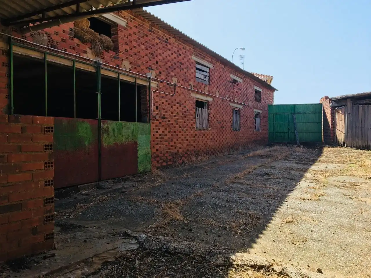 Exterior view of Industrial buildings for sale in Castilfalé