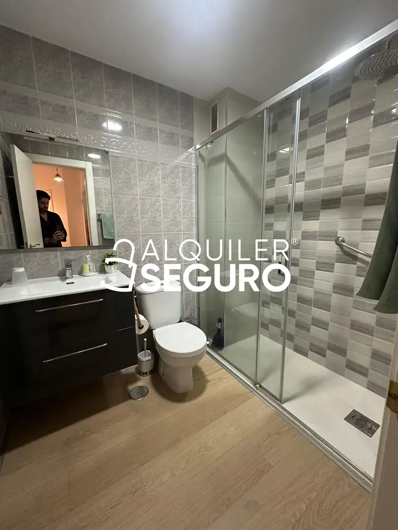 Badezimmer von Wohnung zur Miete in Málaga mit Klimaanlage und Möbliert