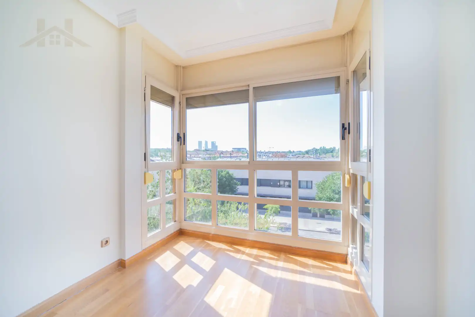 Balcony of Flat for sale in Madrid  with Air Conditioner, Heating and Storage room