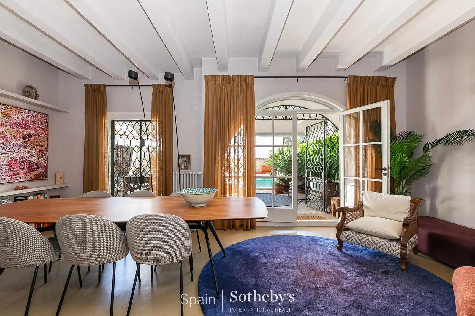 Comedor de Casa adosada en venta en Sitges con Aire acondicionado, Calefacción y Jardín privado