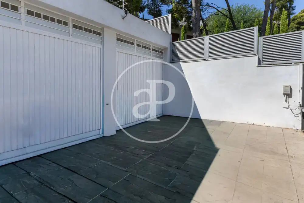 Aparcament de Casa adosada en venda en Oropesa del Mar / Orpesa amb Aire condicionat, Calefacció i Jardí privat