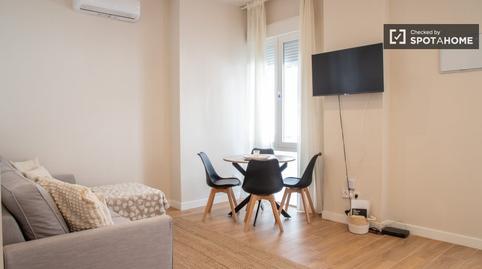 Photo 3 of Flat to rent in Pueblo Nuevo, Madrid