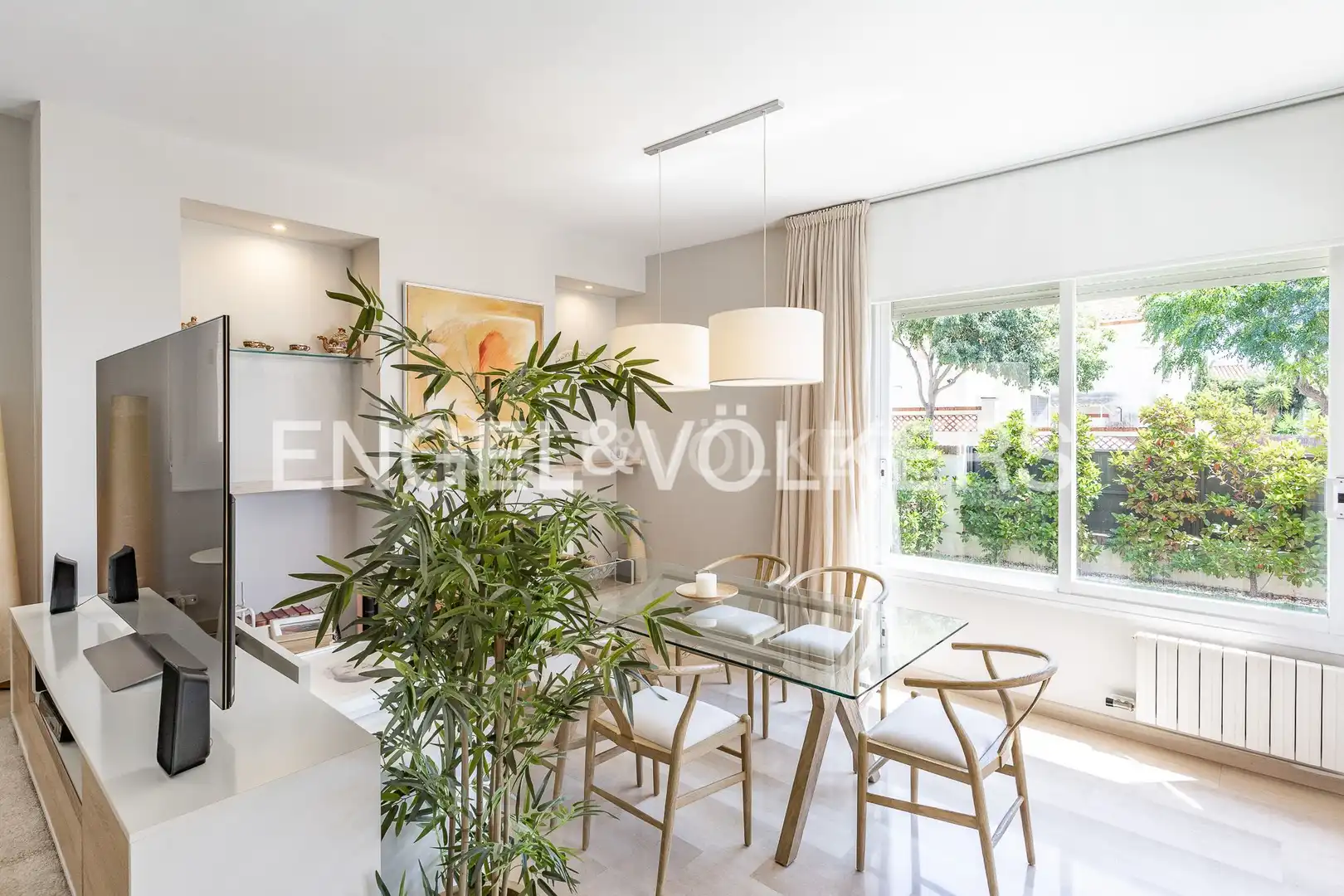 Comedor de Casa o chalet en venta en El Masnou con Aire acondicionado, Calefacción y Jardín privado